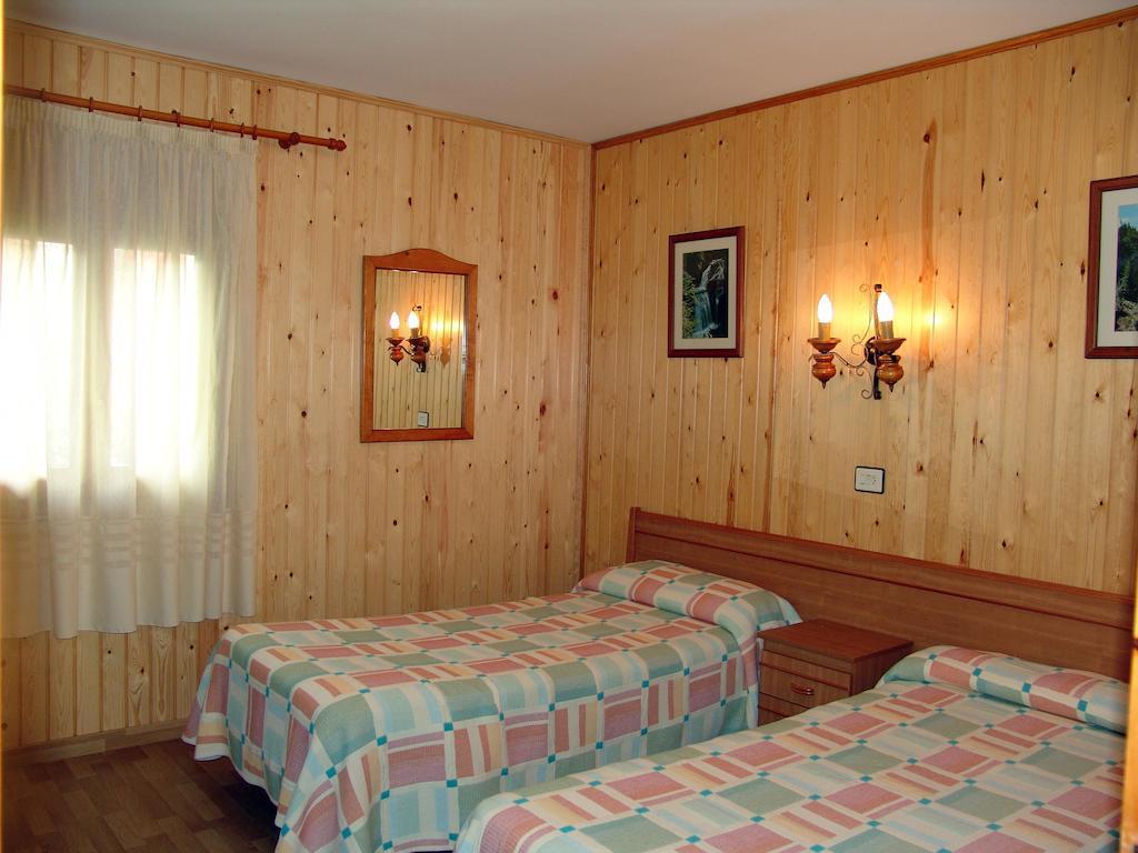 Hostal Pirineos Sarvise Room photo