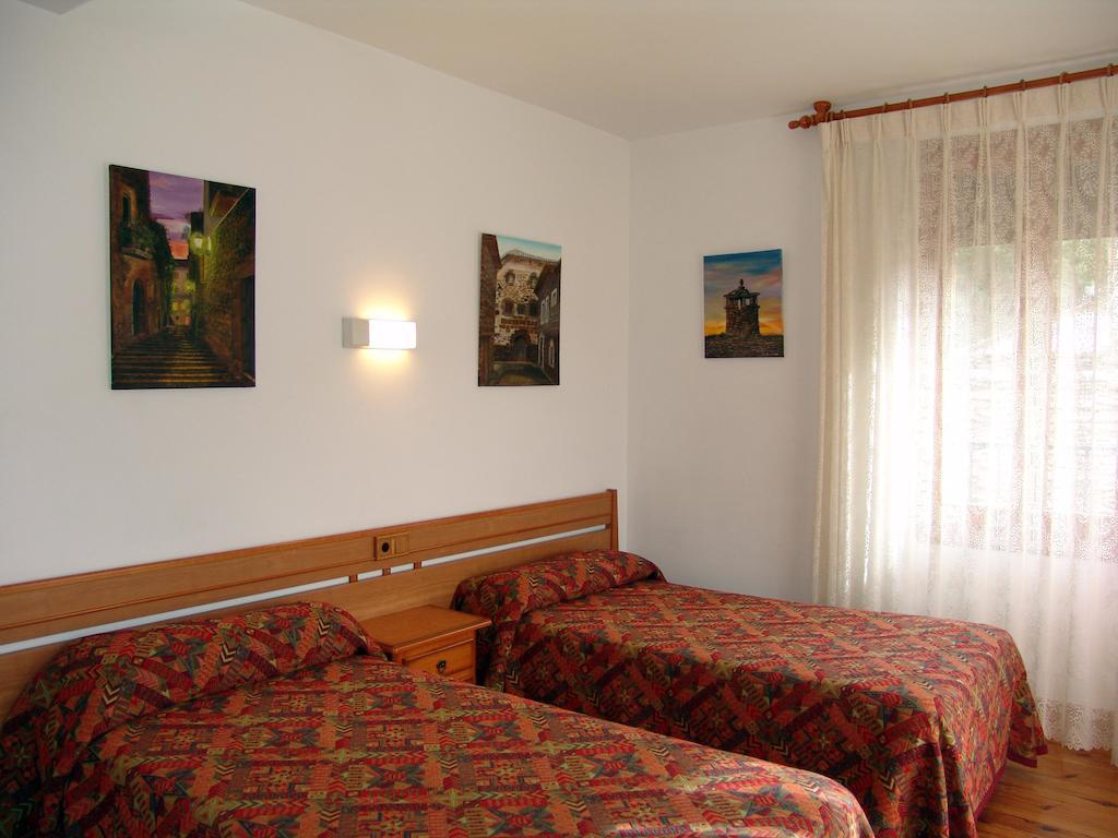 Hostal Pirineos Sarvise Room photo